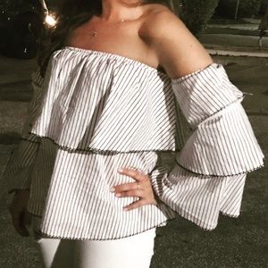 Off the shoulder ruffle top size small NWOT